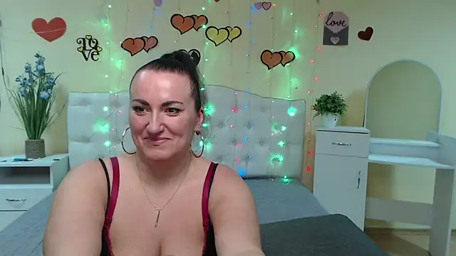 Snapshot of DianaMGG chatting on 12, 3, 2025 DianaMGG online show from 12, 3, 2025