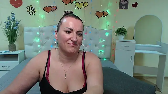 Snapshot of DianaMGG chatting on 12, 3, 2025 DianaMGG online show from 12, 3, 2025