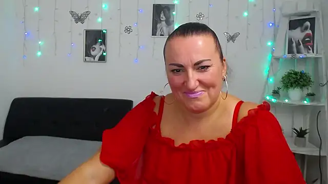 Snapshot of DianaMGG chatting on 1, 10, 2025 DianaMGG online show from 1, 10, 2025