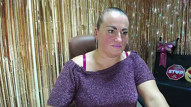 Snapshot of DianaMGG chatting on 7, 10, 2025 DianaMGG online show from 7, 10, 2025