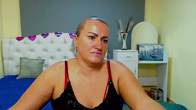 Snapshot of DianaMGG chatting on 10, 10, 2025 DianaMGG online show from 10, 10, 2025