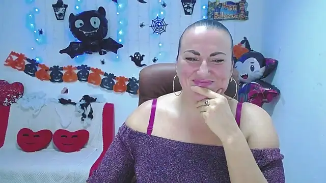 Snapshot of DianaMGG chatting on 21, 10, 2025 DianaMGG online show from 21, 10, 2025