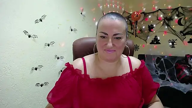 Snapshot of DianaMGG chatting on 22, 10, 2025 DianaMGG online show from 22, 10, 2025