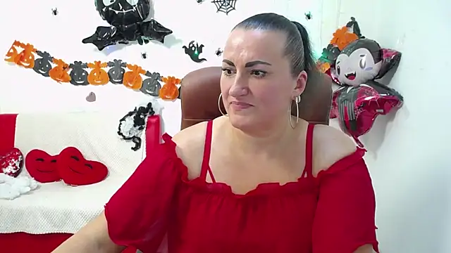 Snapshot of DianaMGG chatting on 24, 10, 2025 DianaMGG online show from 24, 10, 2025