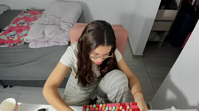Greciaruiz  online show from 13, 5, 2026