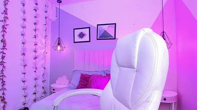 Bella walker  online show from 7, 11, 2025