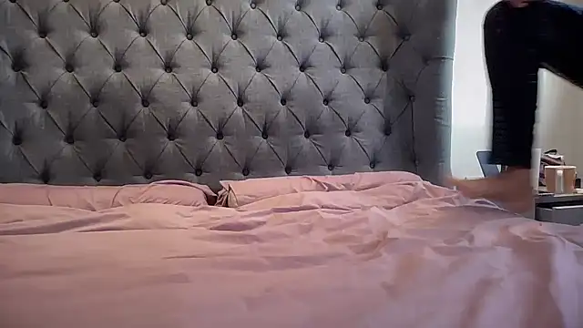 Snapshot of eatmypie69 chatting on 19, 12, 2025 eatmypie69 online show from 19, 12, 2025