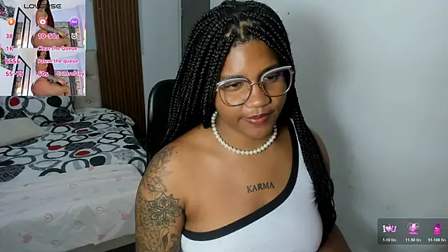 Snapshot of ZahraRose chatting on 7, 5, 2026 ZahraRose online show from 7, 5, 2026