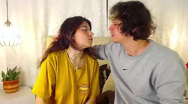 fyreandfox  online show from 10, 3, 2025