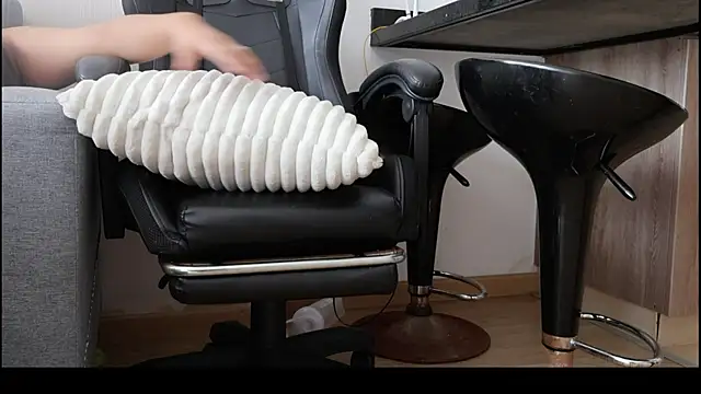 Snapshot of Karla_Stein2025 chatting on 14, 12, 2025 Karla Stein2025 online show from 14, 12, 2025