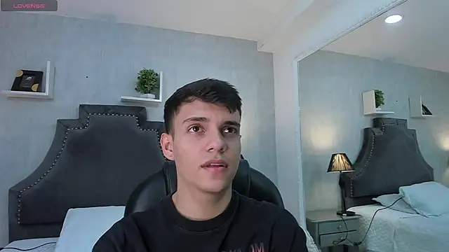 JacobRoberts1 online show from 7, 1, 2026