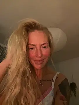 Fiery Blonde LexiX online show from 20, 10, 2025