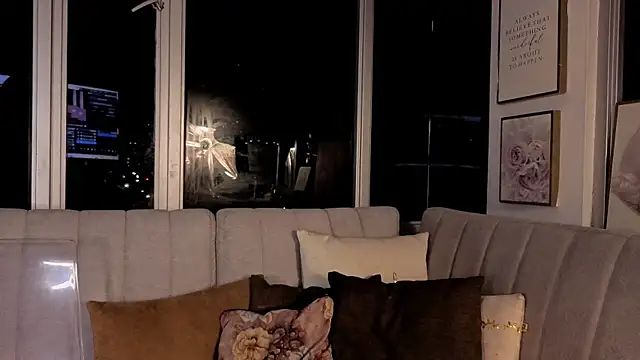 Snapshot of Ivanna_West chatting on 3, 12, 2025 Ivanna West online show from 3, 12, 2025