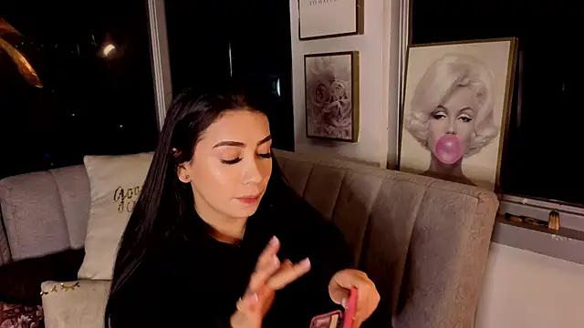 Snapshot of Ivanna_West chatting on 17, 12, 2025 Ivanna West online show from 17, 12, 2025