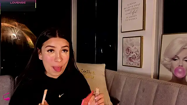 Snapshot of Ivanna_West chatting on 18, 12, 2025 Ivanna West online show from 18, 12, 2025