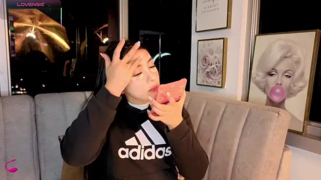 Snapshot of Ivanna_West chatting on 8, 1, 2026 Ivanna West online show from 8, 1, 2026