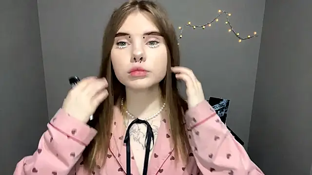 Snapshot of CarolinePepper chatting on 22, 3, 2025 CarolinePepper online show from 22, 3, 2025