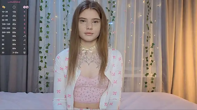 Snapshot of CarolinePepper chatting on 11, 3, 2026 CarolinePepper online show from 11, 3, 2026