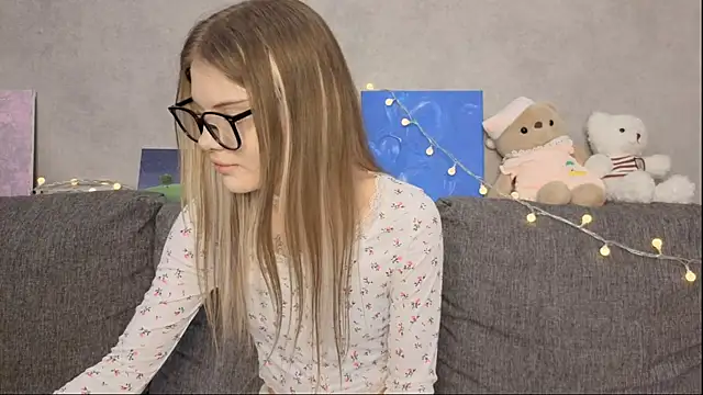 Snapshot of CarolinePepper chatting on 3, 6, 2026 CarolinePepper online show from 3, 6, 2026