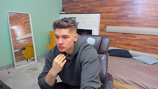 MaxKaiden online show from 9, 3, 2026