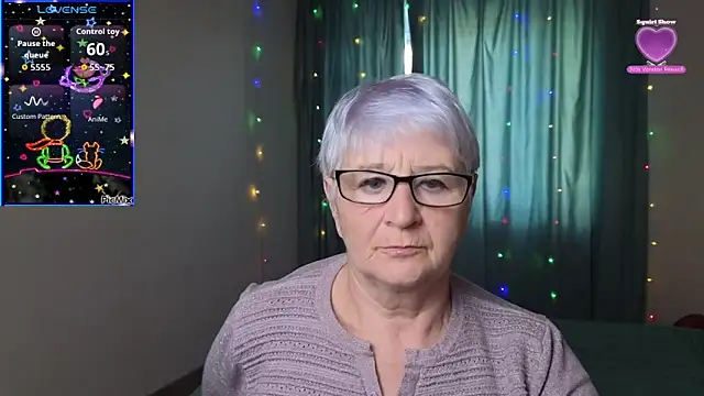 Snapshot of Sandra_Snowflake chatting on 3, 10, 2025 Sandra Snowflake online show from 3, 10, 2025