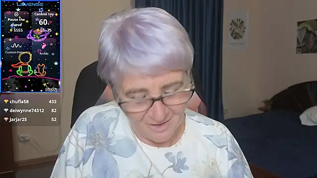 Snapshot of Sandra_Snowflake chatting on 6, 10, 2025 Sandra Snowflake online show from 6, 10, 2025