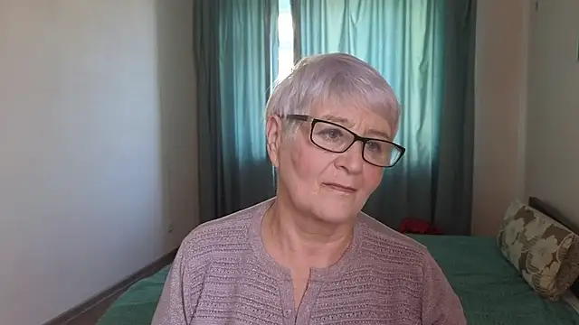 Snapshot of Sandra_Snowflake chatting on 8, 10, 2025 Sandra Snowflake online show from 8, 10, 2025