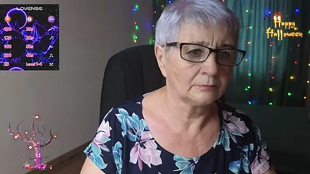 Snapshot of Sandra_Snowflake chatting on 28, 10, 2025 Sandra Snowflake online show from 28, 10, 2025