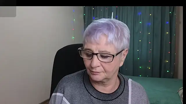 Snapshot of Sandra_Snowflake chatting on 5, 11, 2025 Sandra Snowflake online show from 5, 11, 2025