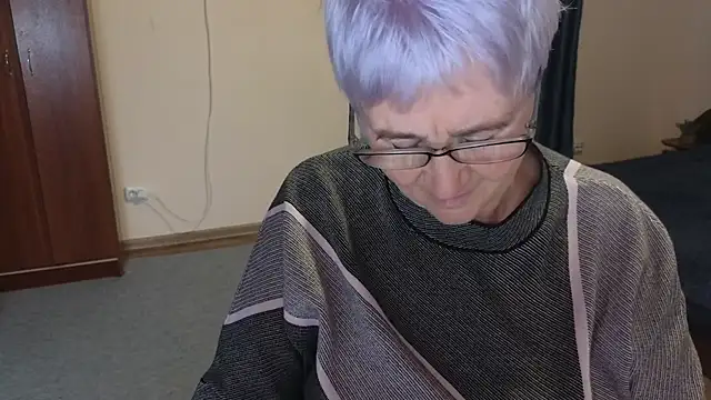 Snapshot of Sandra_Snowflake chatting on 6, 11, 2025 Sandra Snowflake online show from 6, 11, 2025