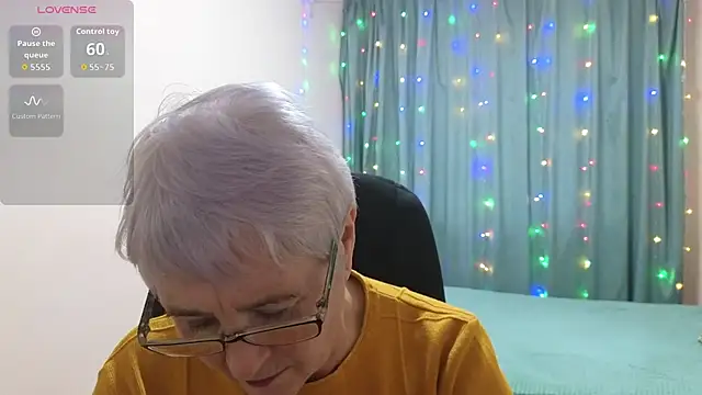 Snapshot of Sandra_Snowflake chatting on 13, 11, 2025 Sandra Snowflake online show from 13, 11, 2025