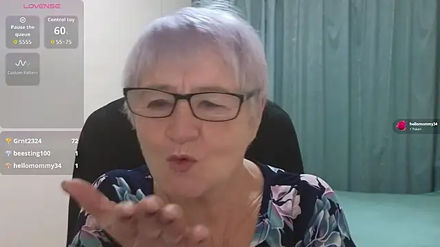 Snapshot of Sandra_Snowflake chatting on 1, 12, 2025 Sandra Snowflake online show from 1, 12, 2025