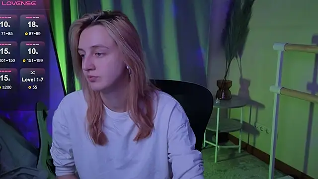 aishiro online show from 28, 11, 2025