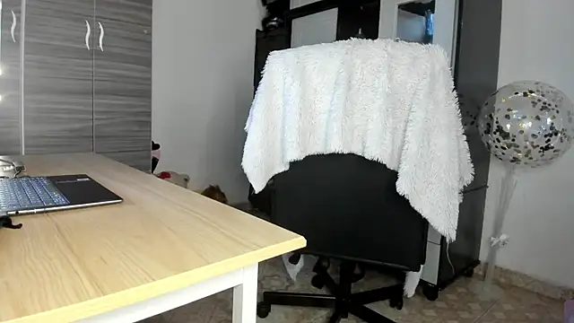 MollyCraft online show from 4, 12, 2025