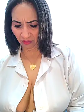 Mrsvictoriaaa online show from 17, 9, 2025