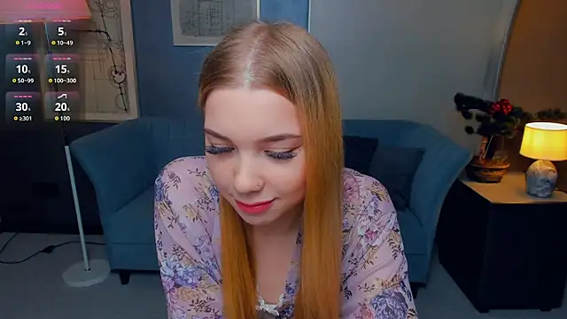 Snapshot of FloraBonde chatting on 2, 10, 2025 FloraBonde online show from 2, 10, 2025