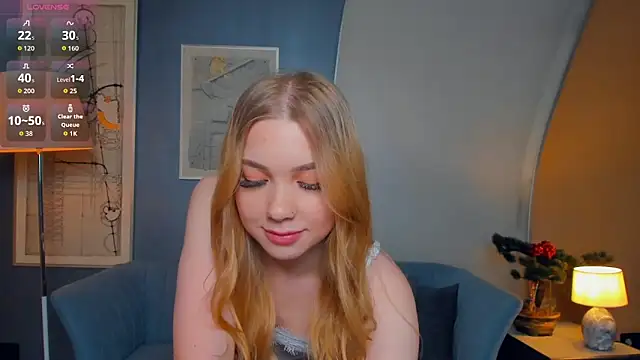 Snapshot of FloraBonde chatting on 5, 10, 2025 FloraBonde online show from 5, 10, 2025