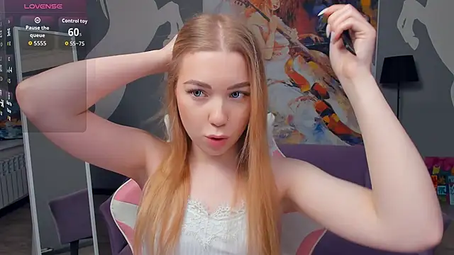 Snapshot of FloraBonde chatting on 2, 11, 2025 FloraBonde online show from 2, 11, 2025