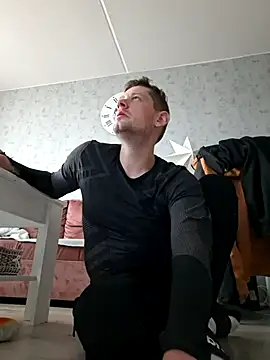 Snapshot of VickyDevilEU chatting on 3, 12, 2025 VickyDevilEU online show from 3, 12, 2025