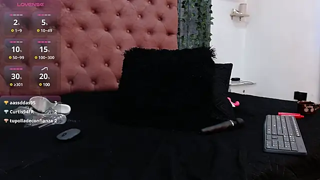 Mia  coluccy online show from 24, 2, 2025