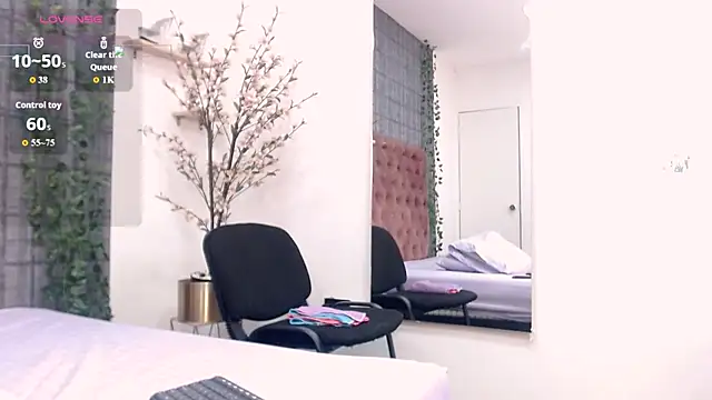 Mia  coluccy online show from 28, 9, 2025