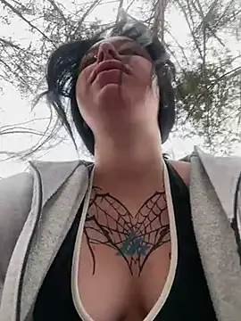 AlishaPrettyBlade online show from 27, 4, 2026