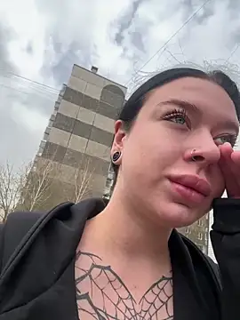 AlishaPrettyBlade online show from 6, 5, 2026