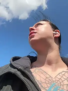 AlishaPrettyBlade online show from 11, 5, 2026