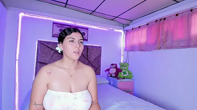 Cristal Smith20 online show from 18, 10, 2025