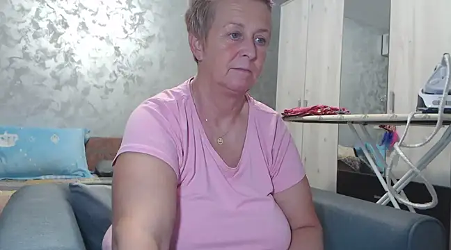 Snapshot of RosesandLillies chatting on 4, 12, 2024 RosesandLillies online show from 4, 12, 2024