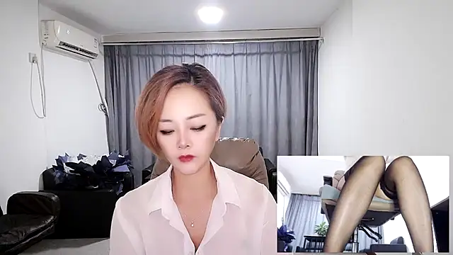 Snapshot of beira-01 chatting on 10, 10, 2025 beira-01 online show from 10, 10, 2025