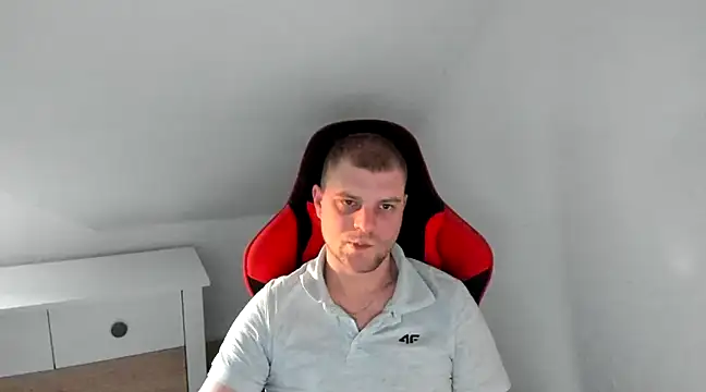 Snapshot of Kozik1992 chatting on 9, 3, 2025 Kozik1992 online show from 9, 3, 2025