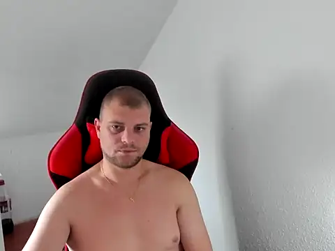 Snapshot of Kozik1992 chatting on 19, 10, 2025 Kozik1992 online show from 19, 10, 2025