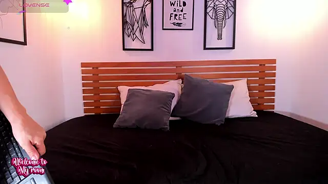 Snapshot of AbellaFox_ chatting on 28, 9, 2025 AbellaFox  online show from 28, 9, 2025